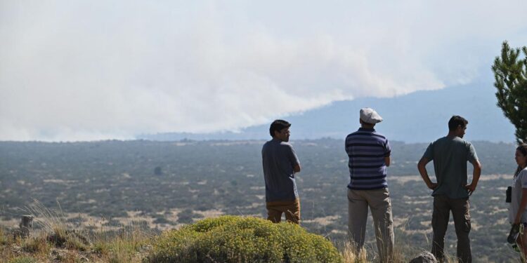 Parque Los Alerces: el incendio avanza hacia Esquel y hay evacuados cerca del Río Percy