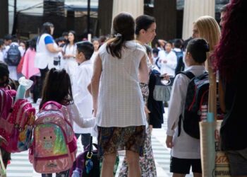 Las clases inician este lunes en varias provincias con un paro de los docentes de Ctera