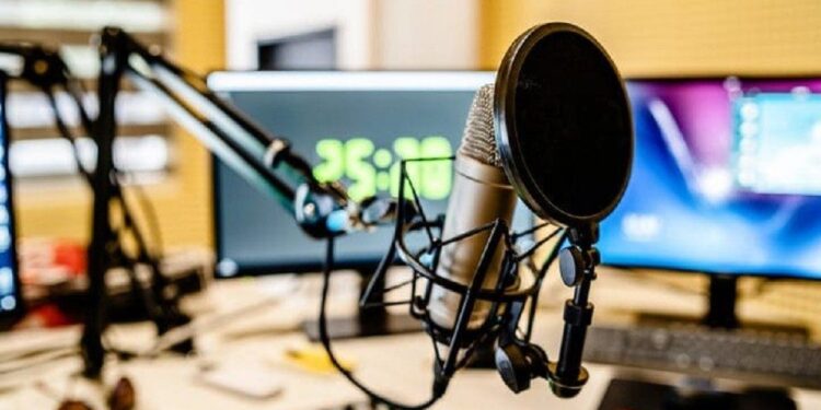 Radios silenciadas y portales de noticias apagados