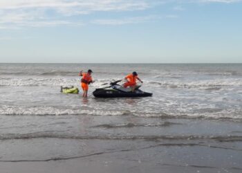 Buscan en Monte Hermoso a un joven de 20 años que desapareció luego de meterse al mar