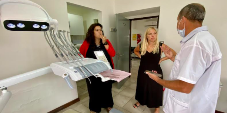 Salud mejora la atención odontológica con la adquisición de un nuevo sillón  