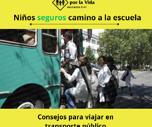 Niños a pie seguros camino a la escuela