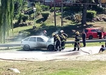 Sierra de la Ventana: Principio de incendio en un automóvil