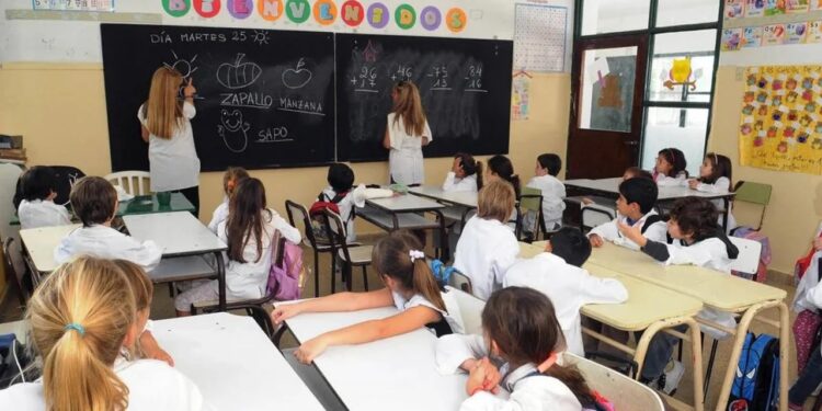 Vouchers educativos para alumnos de escuelas privadas: a quién está dirigido, monto y cómo acceder