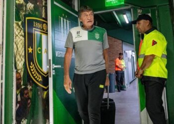 Falcioni fue hospitalizado tras descompensarse mientras dirigía el entrenamiento