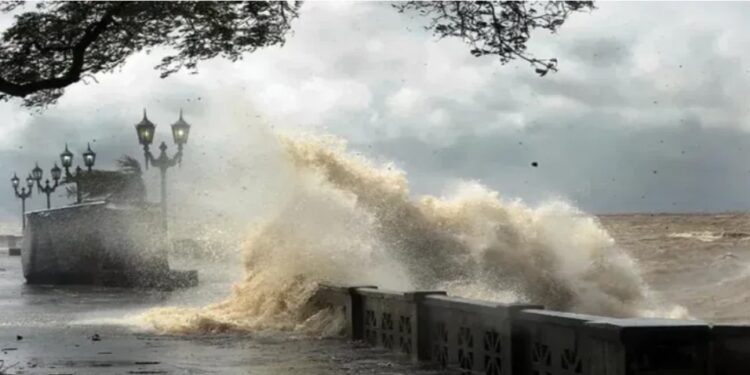Hay alerta por crecidas en el Río de la Plata y fuertes olas en la Costa Atlántica