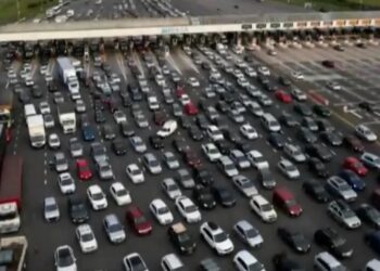 Caos en rutas y autopistas por el éxodo del finde XXL: inmensas colas en peaje de Hudson