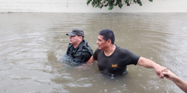 Corrientes bajo las aguas: El temporal de la madrugada del domingo dejo más de 800 evacuados
