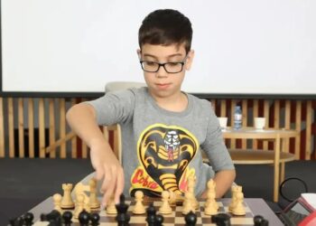 Un argentino de 10 años derrotó al número uno de ajedrez en el Bullet Brawl 2024