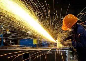 El espejo del ajuste: la actividad económica registró una fuerte recesión