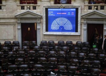 Se cayó la sesión pedida por la oposición para tratar la reforma jubilatoria: la UCR no dio quórum y ayudó al oficialismo