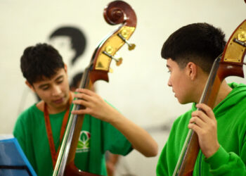 Se lanzó la primera Escuela de Innovación Tecnológica aplicada a la Luthería para las orquestas bonaerenses.