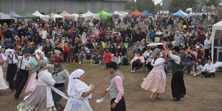 Saldungaray vibró con una nueva edición de la Fiesta Provincial de la Vendimia
