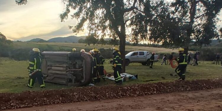Vuelco de un utilitario en el ingreso a Villa Ventana