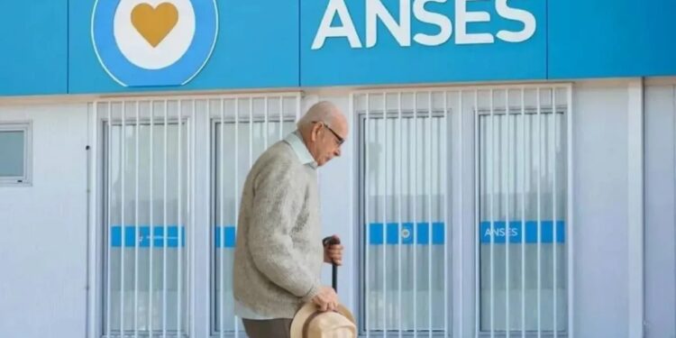 ANSES: quiénes cobran este miércoles el bono de $70 mil de abril