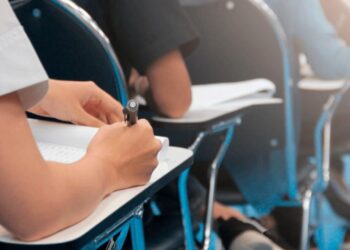 Asistencia y asesoramiento a colegios para la implementación de la ayuda económica que dispuso el gobierno