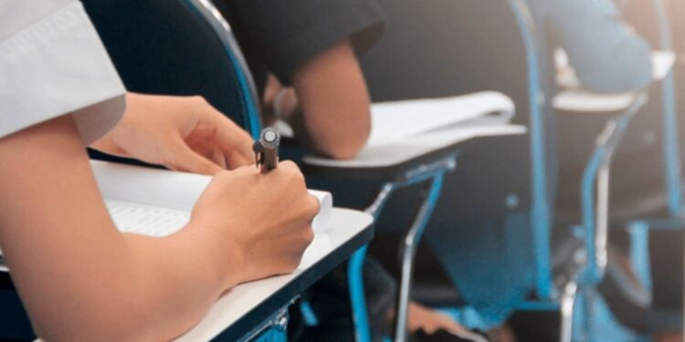 Asistencia y asesoramiento a colegios para la implementación de la ayuda económica que dispuso el gobierno