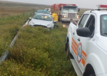 Ruta 33: Despistó, dejó el auto cerrado y se fue