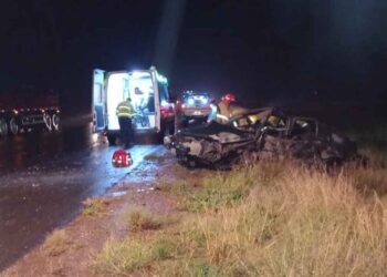 Choque frontal cerca de la rotonda de Fra-Pal deja tres heridos.