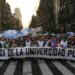 Estudiantes, opositores y la CGT marchan a Plaza de Mayo en defensa de universidades