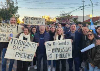 El Intendente Sergio Bordoni y parte del gabinete participaron en la marcha de Bahia Blanca