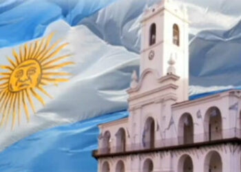 EL SOL DEL 25……VIENE ASOMANDO