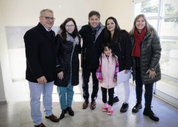 Kicillof en Saldungaray: “ayer realizamos el primer desembolso para 38 viviendas más”
