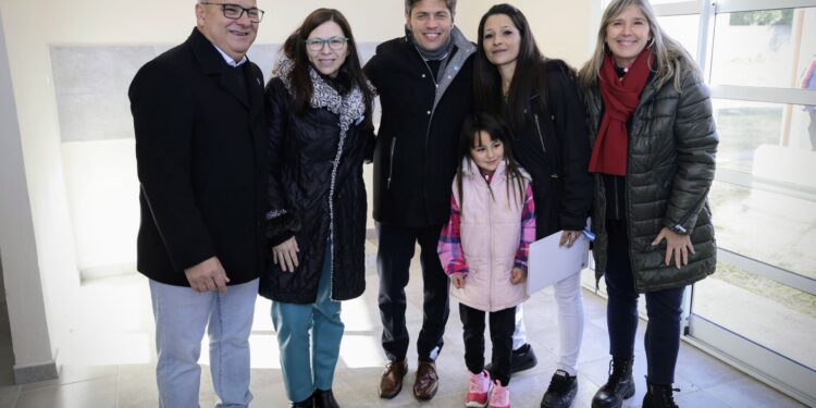 Kicillof en Saldungaray: “ayer realizamos el primer desembolso para 38 viviendas más”