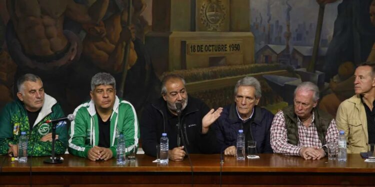 La CGT y las dos CTA encabezan la huelga general contra las políticas de Milei