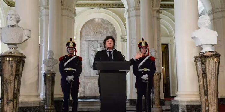 Milei inauguró el busto de Menem en Casa Rosada: «Es un acto de justicia»