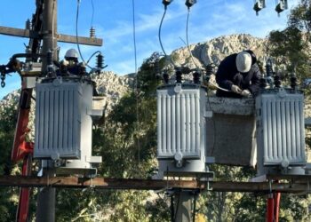 Personal de la CELT. realizó la instalación de reconectadores en el Abra de la Ventana
