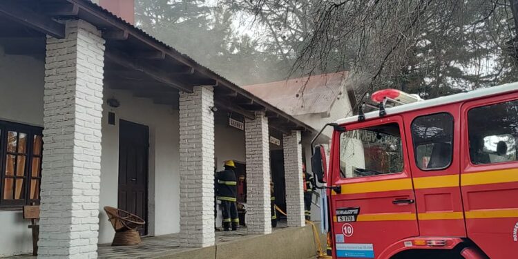 Incendio en el quincho de Estancia Las Vertientes.