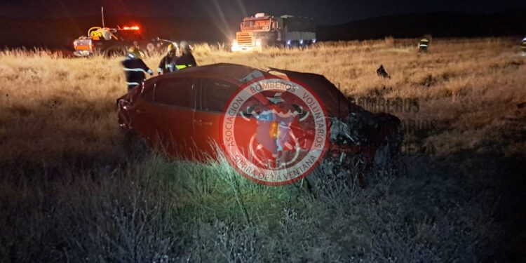 Un vuelco en la madrugada sobre la ruta 76 dejó 2 heridos.