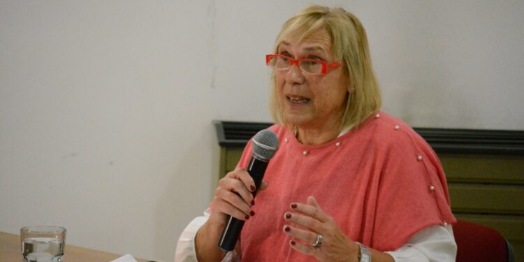 Sandra Romiti en la banca 13 expuso sobre PUAF