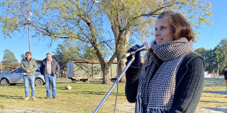 Viviana Montibeller: “cada vez que hemos necesitado algo, la intendencia ha respondido. Seguimos los pasos que corresponden y la respuesta está.