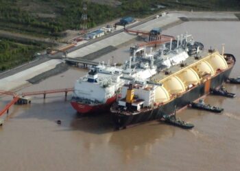 Incertidumbre por la provisión de gas: el Gobierno no confirma el pago de los barcos importados.