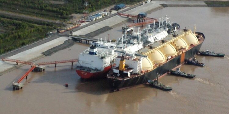 Incertidumbre por la provisión de gas: el Gobierno no confirma el pago de los barcos importados.