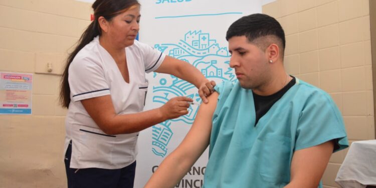 Gripe y VSR: Salud llama a la población a vacunarse