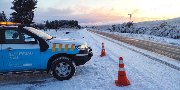 Ante la presencia de nieve en los caminos : ¿Cuáles son la recomendaciones desde la ANSV?