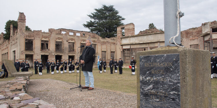 El distrito celebró el Día de la Bandera en un día muy especial para el Club Hotel de la Ventana