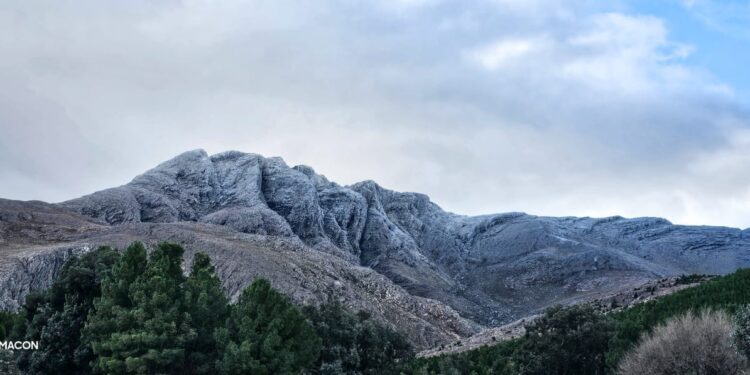 Las cumbres del sistema de Ventania se encuentran nevados.