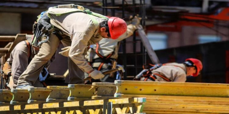 Diputados dará luz verde a reforma laboral: permite los despidos con causa justa por bloqueos de empresas