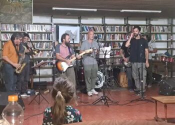 Sucios y Perfumados tocarán en la biblio de Sierra