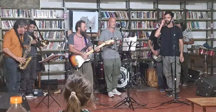 Sucios y Perfumados tocarán en la biblio de Sierra