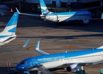 Unos 320 mil pasajeros viajaron con Aerolíneas en los dos fines de semana largos