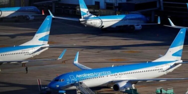 Unos 320 mil pasajeros viajaron con Aerolíneas en los dos fines de semana largos