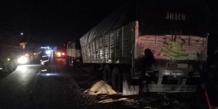 Ruta 51: un camión perdió una rueda y causo daños en otros dos vehículos