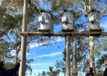 La CELT. realizó la conexión de tres reguladores de tensión en cercanías de Villa Ventana