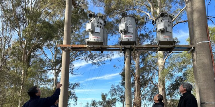 La CELT. realizó la conexión de tres reguladores de tensión en cercanías de Villa Ventana