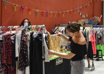 El consumo sigue en caída libre: recreación bajó 43% y calzado e indumentaria 27%